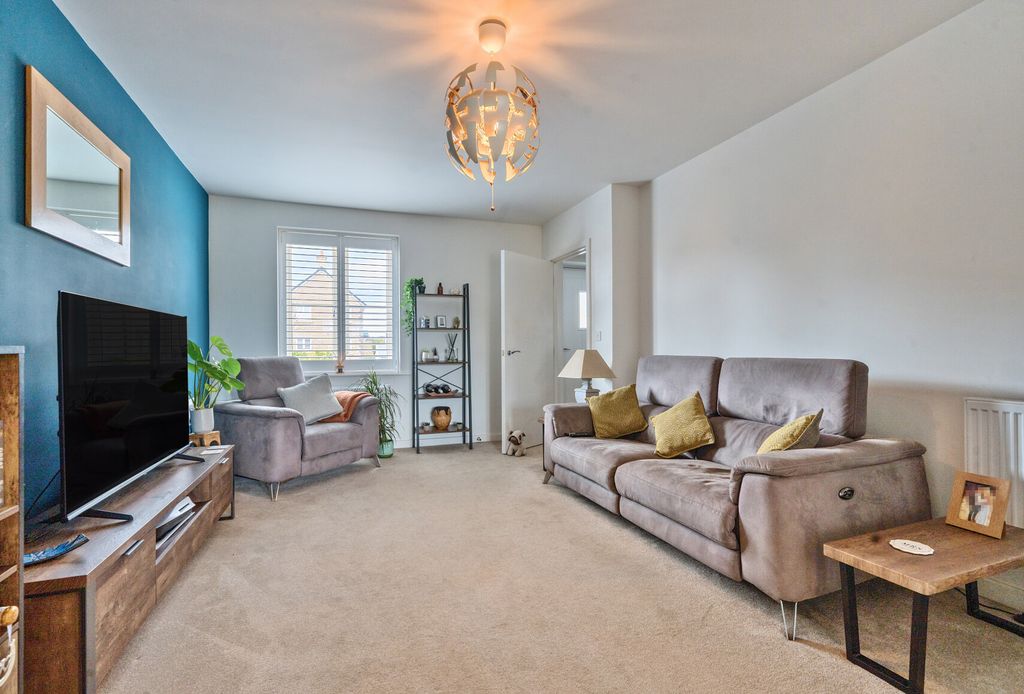 Property photo 2 of 11 1345388-11-68B04B...