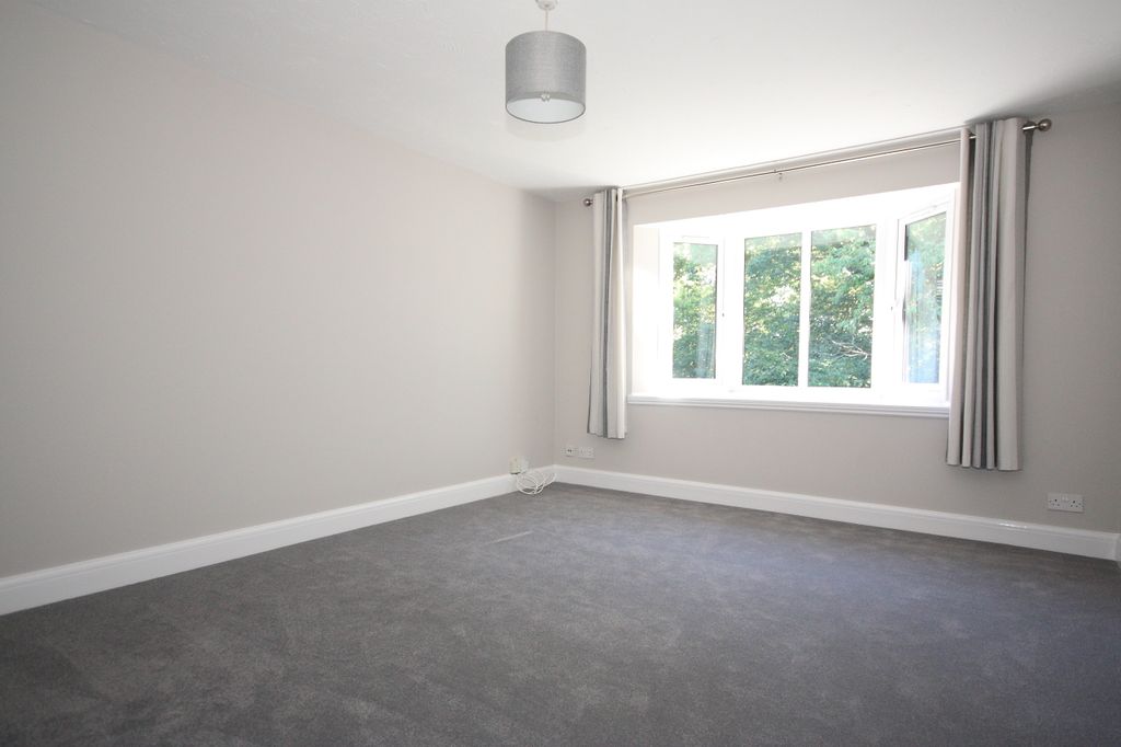 Property photo 2 of 6 Living Room