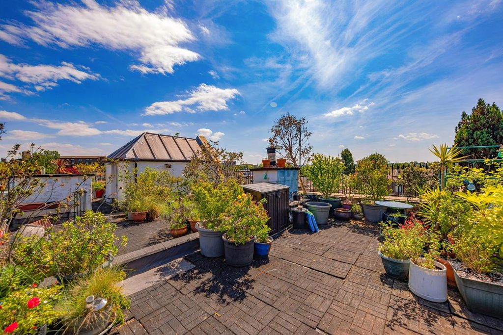 Property photo 2 of 15 Roof Terrace Network (3).Jpg