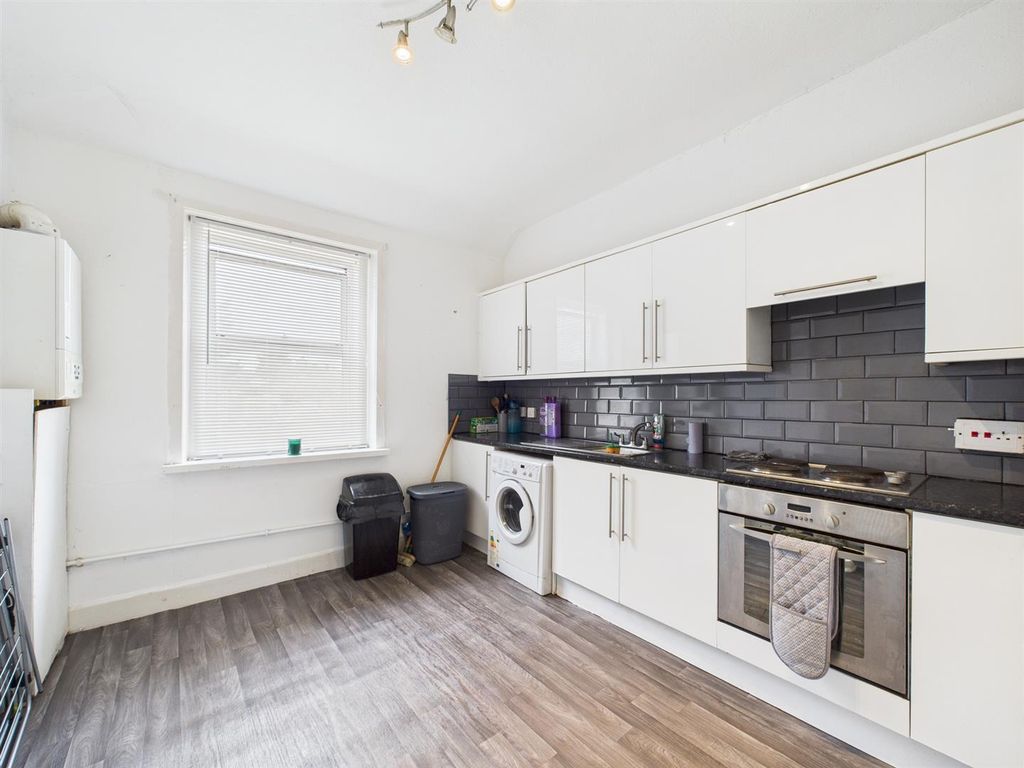 Property photo 3 of 12 Cam01486G0-Pr0791-Still001.Jpg