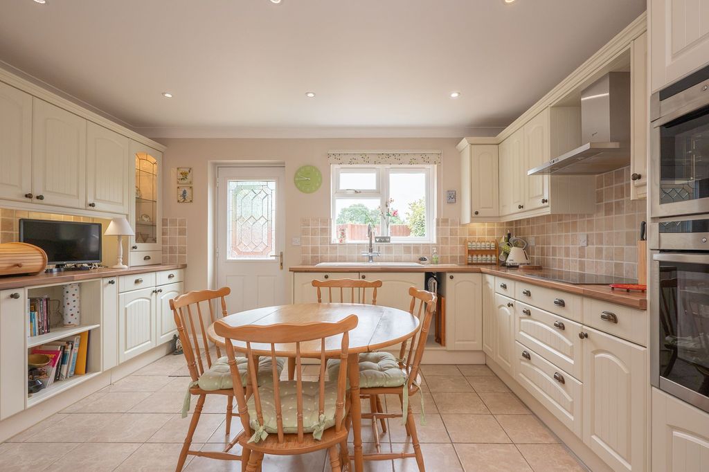Property photo 2 of 17