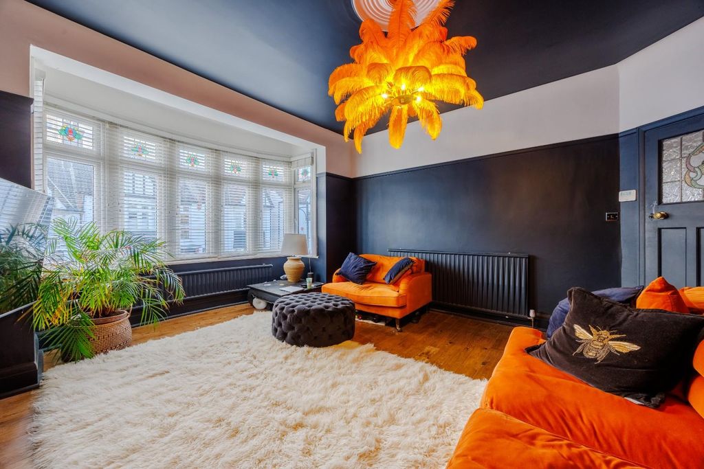 Property photo 2 of 24 Lounge