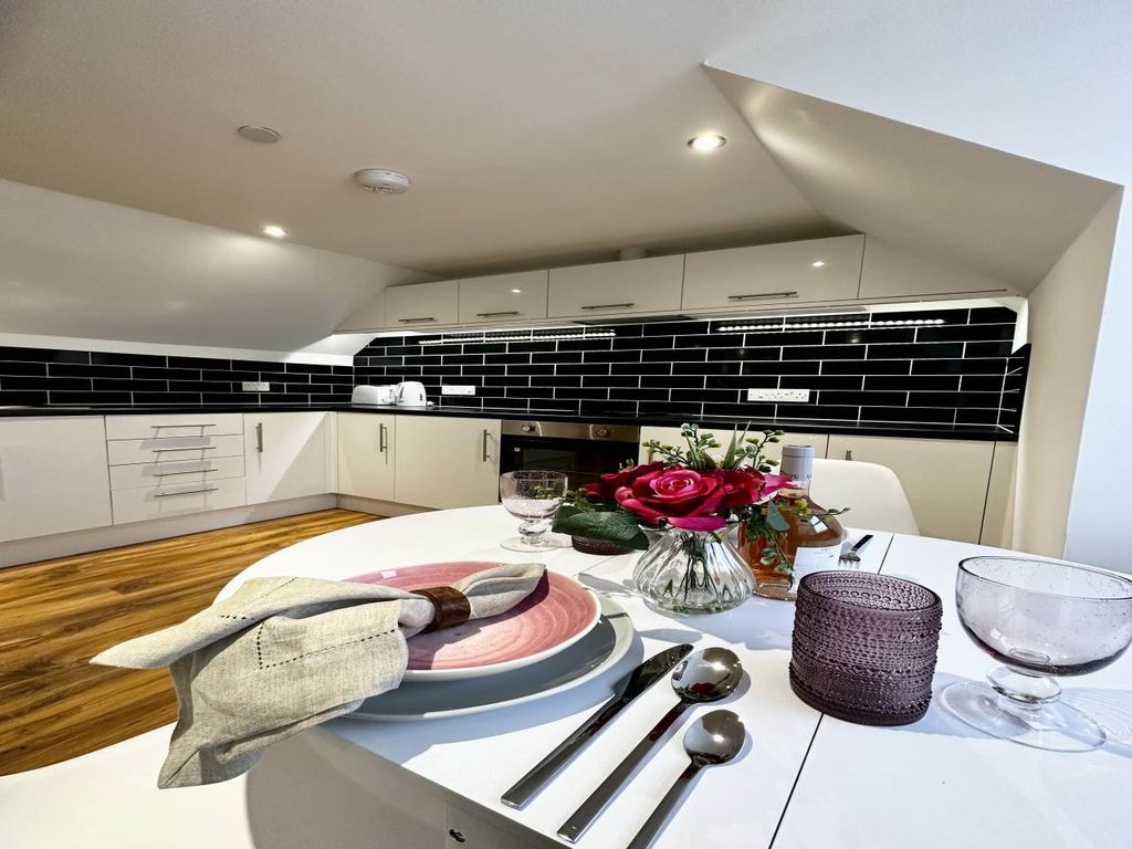 Property photo 2 of 10 94 Kitchen (2)