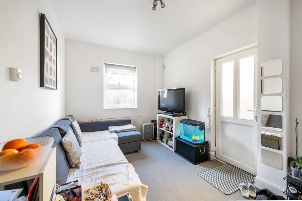 Property photo 2 of 11 Lounge