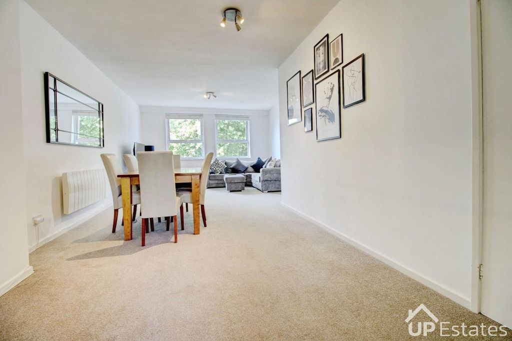 Property photo 3 of 24