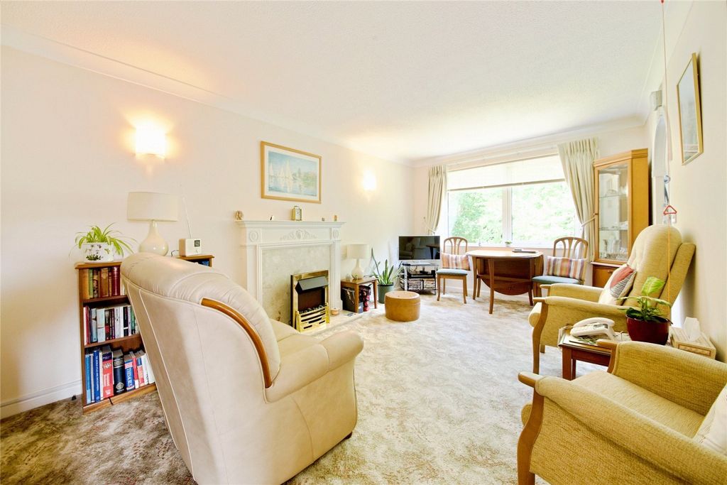 Property photo 2 of 11 Lounge