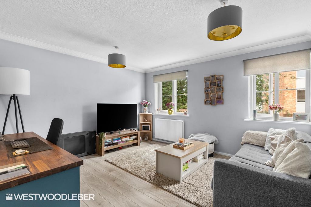 Property photo 2 of 12 Finsburycourt_4.Jpg