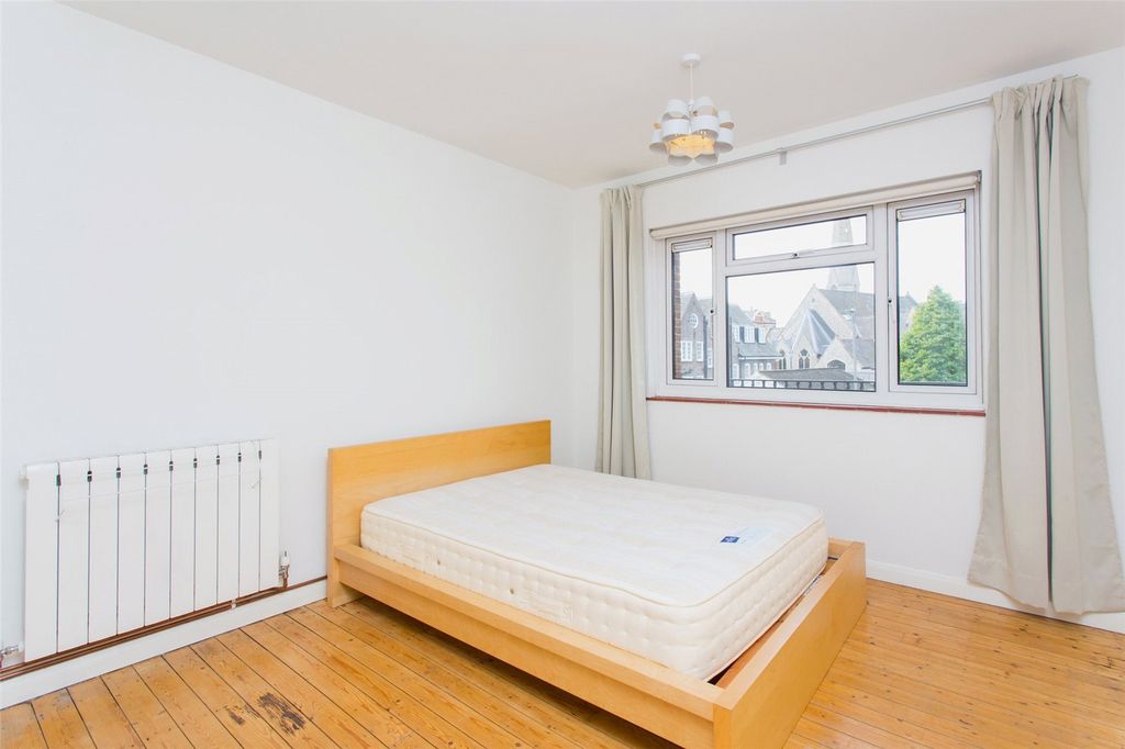 Property photo 3 of 6 Picture No. 04