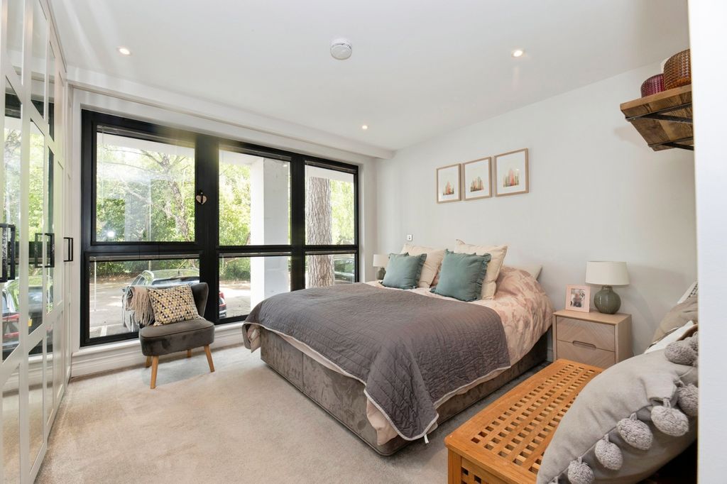 Property photo 2 of 12 Pbox-Img.Jpg