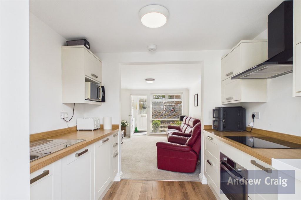 Property photo 3 of 13 Kitchen