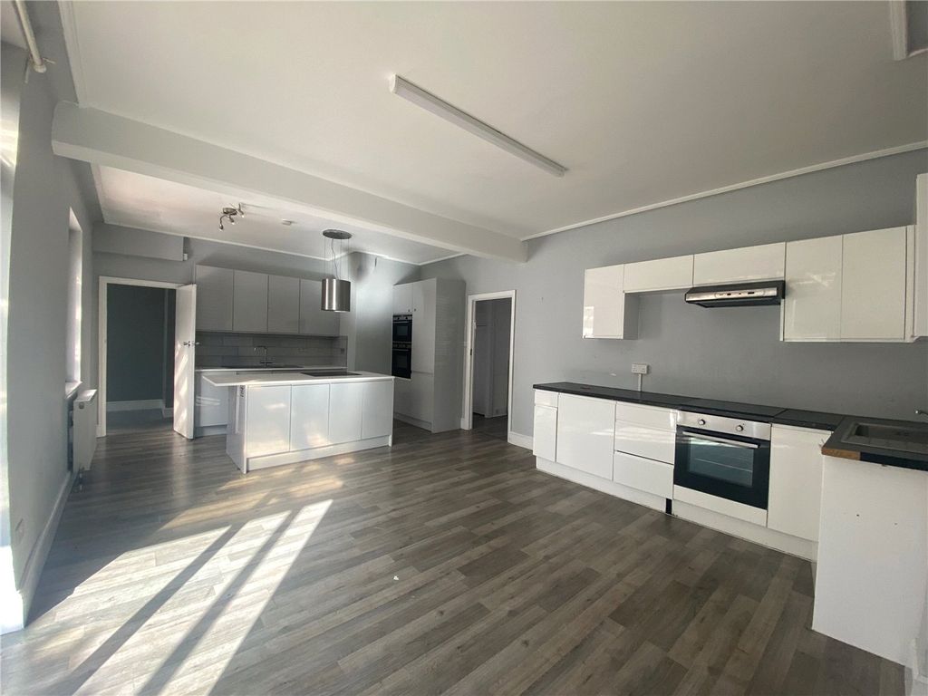 Property photo 2 of 10 Kitchen