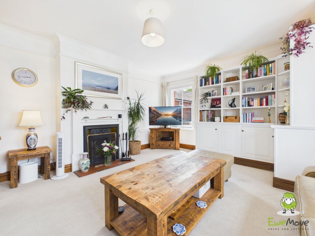 Property photo 2 of 35 Ewemove Estate Agents Basingstoke - Beaconsfield R