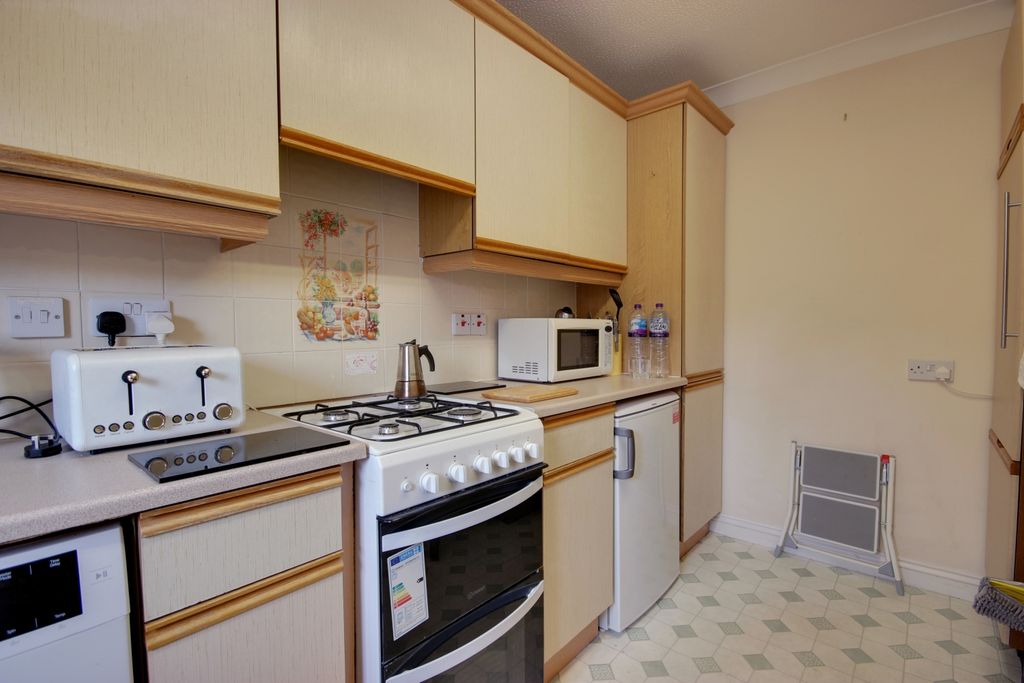 Property photo 3 of 13 1 Kit C