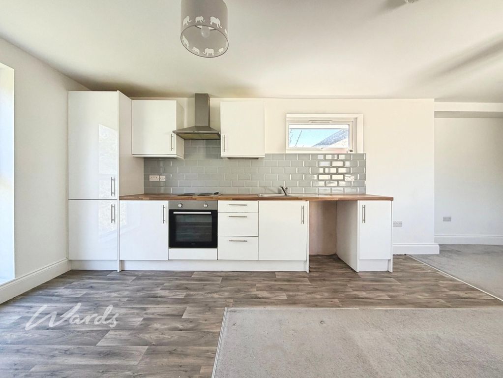 Property photo 3 of 9 Kitchen