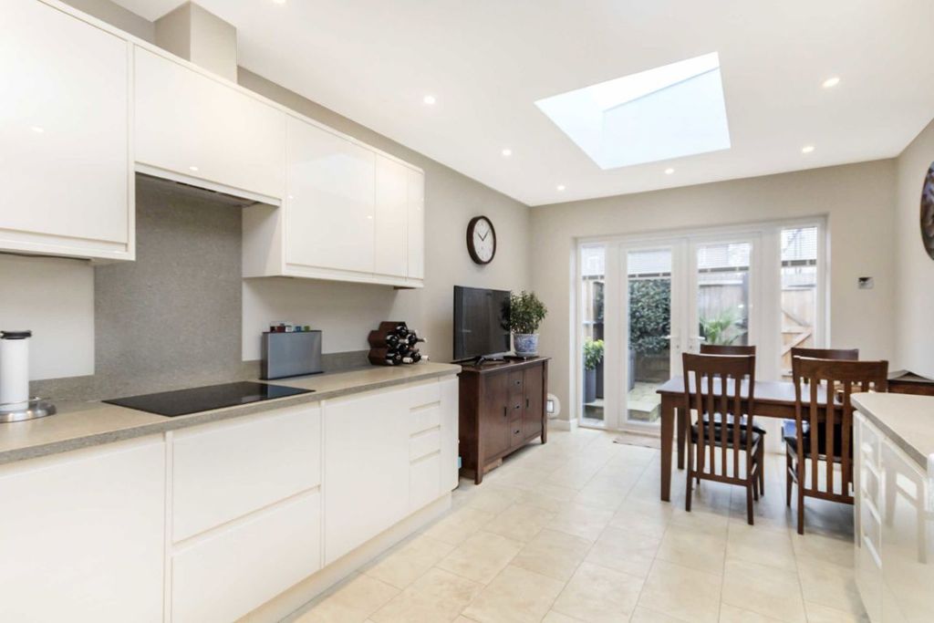 Property photo 3 of 6