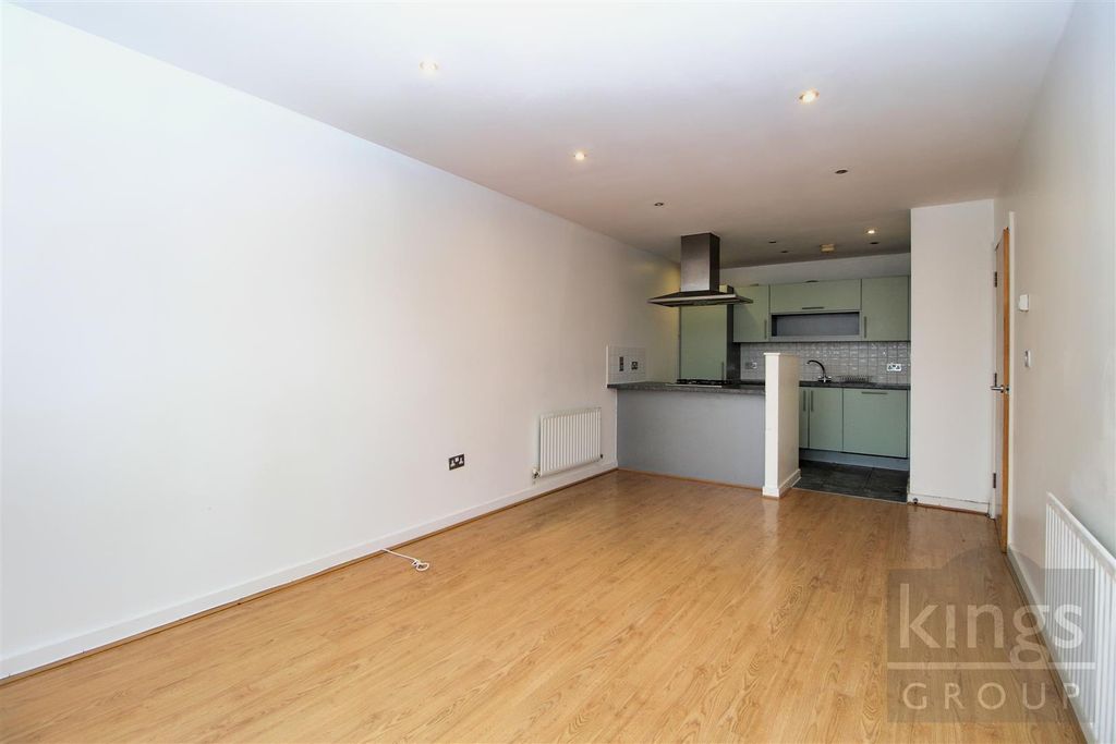 Property photo 2 of 7 Lounge / Kitchen