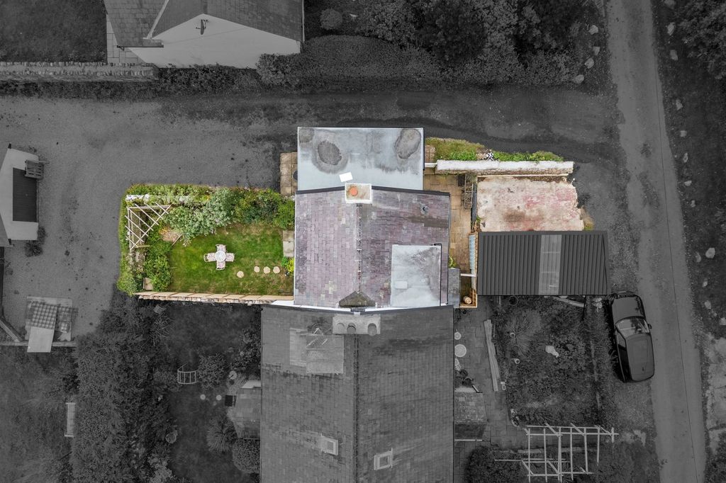 Property photo 3 of 25