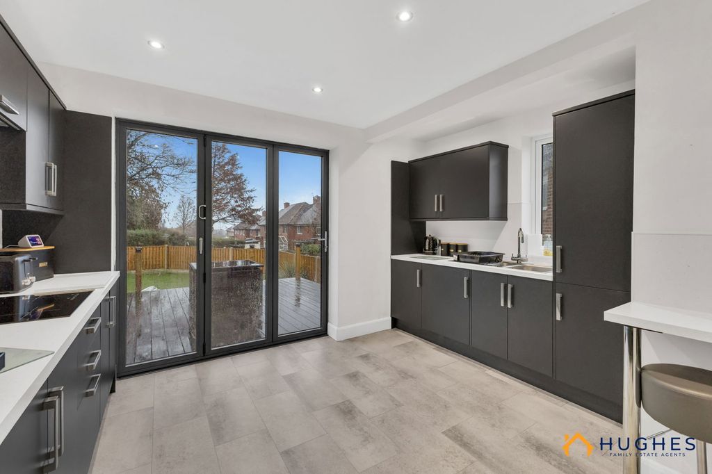 Property photo 2 of 25