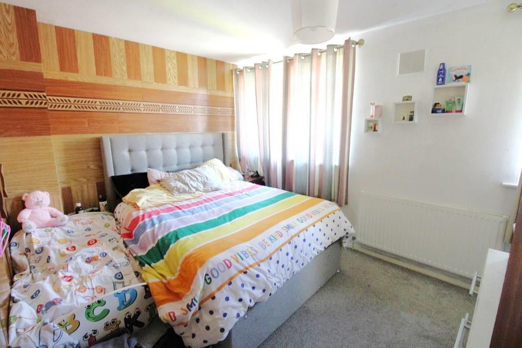 Property photo 3 of 9 Bed1