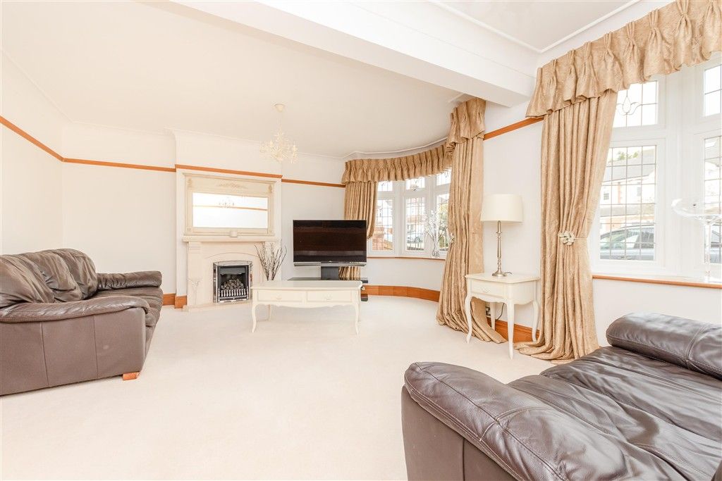 Property photo 2 of 13 Lounge