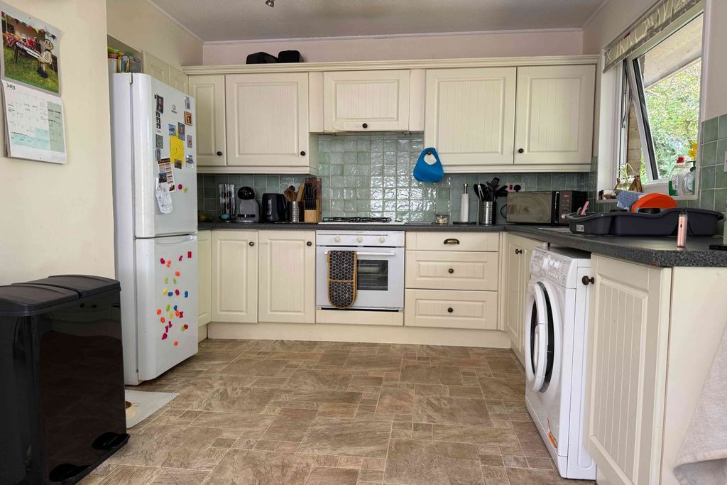 Property photo 2 of 10 Kitchen