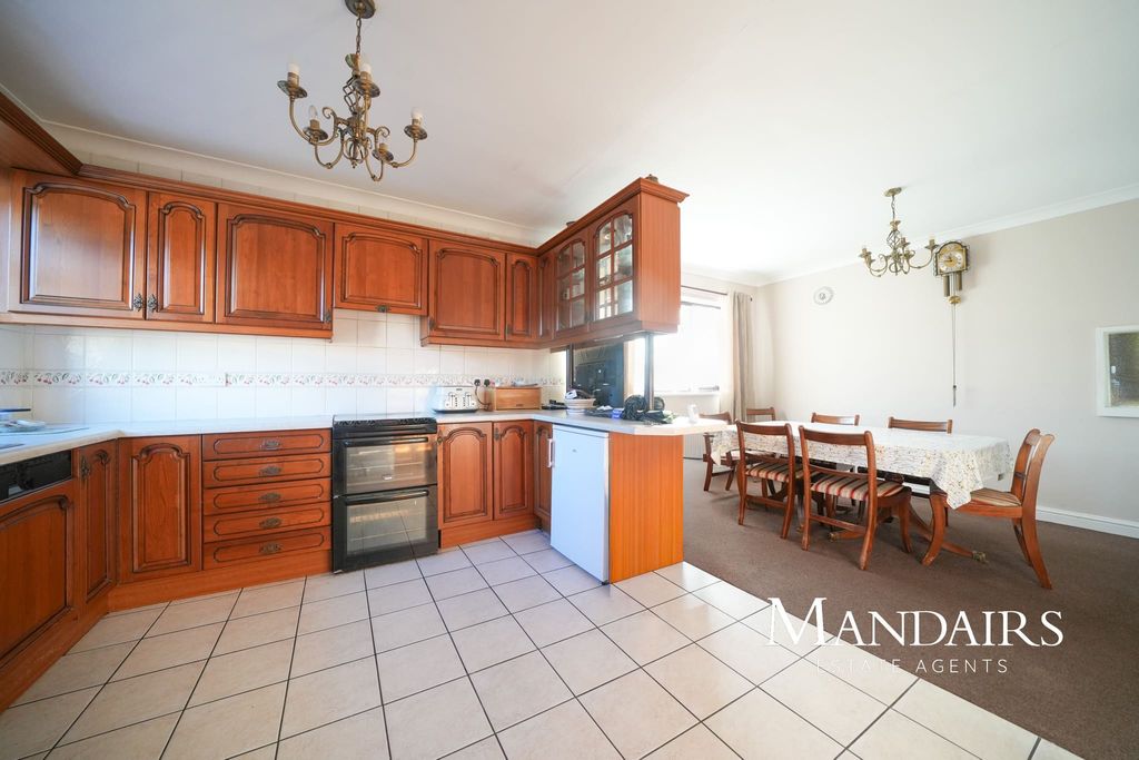 Property photo 1 of 28