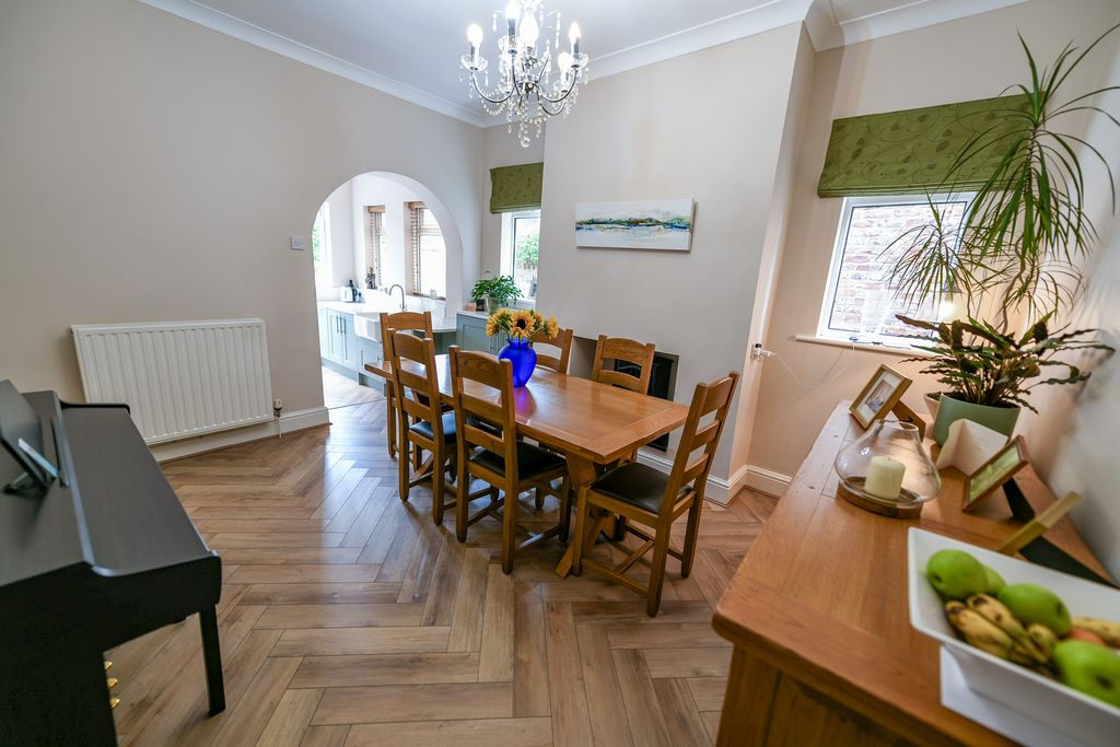 Property photo 3 of 20 Dining Room