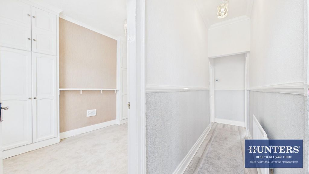 Property photo 2 of 17 Hallway