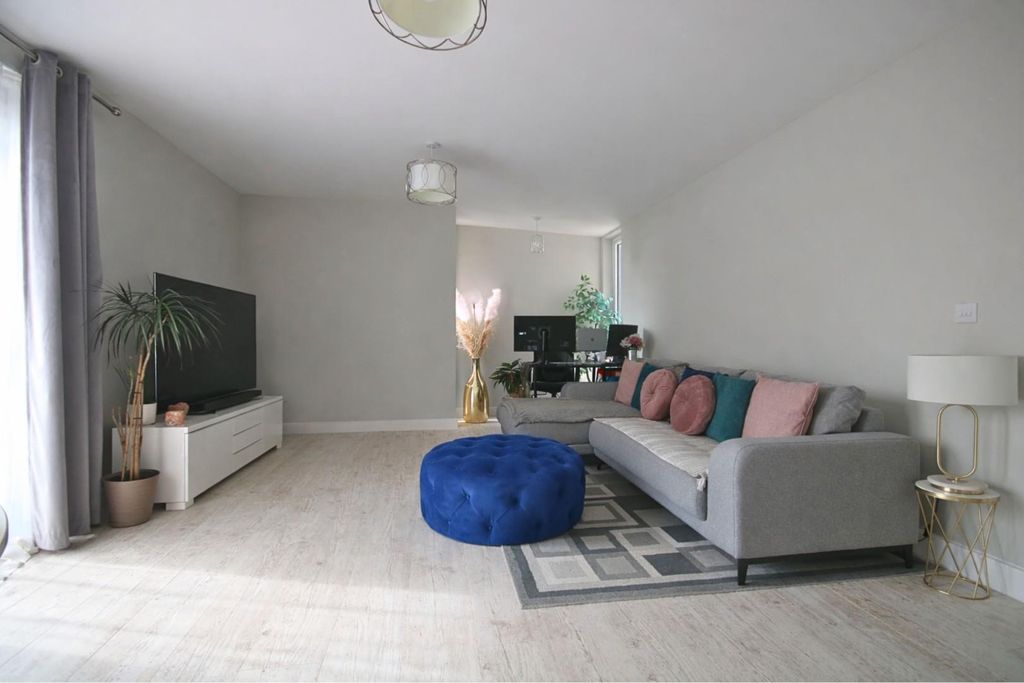 Property photo 2 of 17 liv2 (53).Jpg