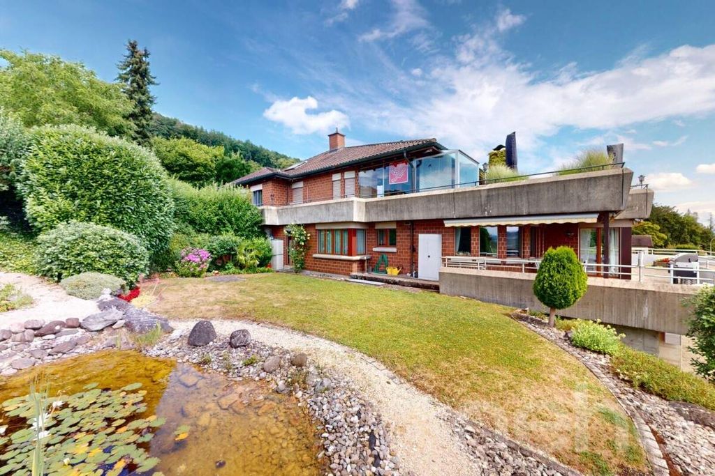 Property photo 1 of 12