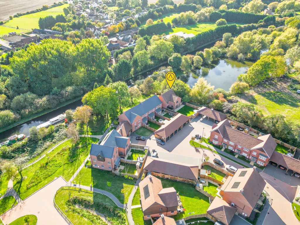 Property photo 1 of 30 Heron Mews, Bourne End