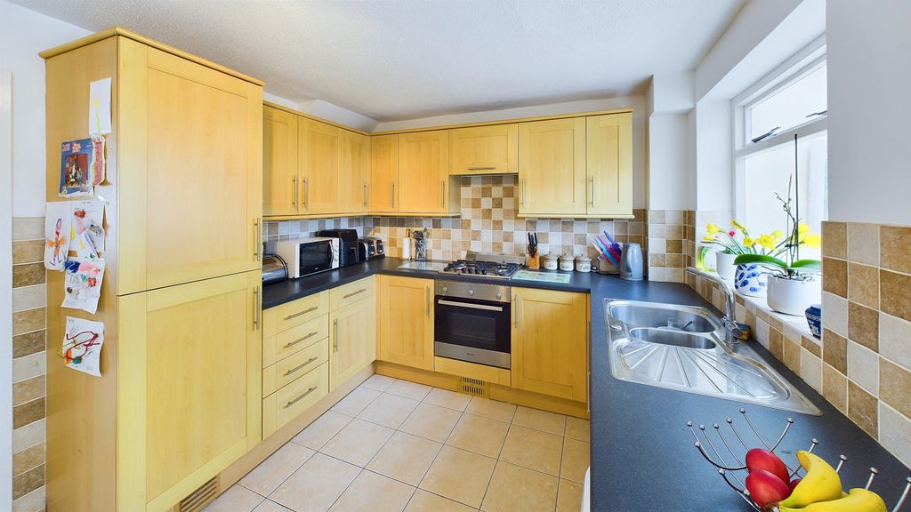 Property photo 3 of 12 Gallery