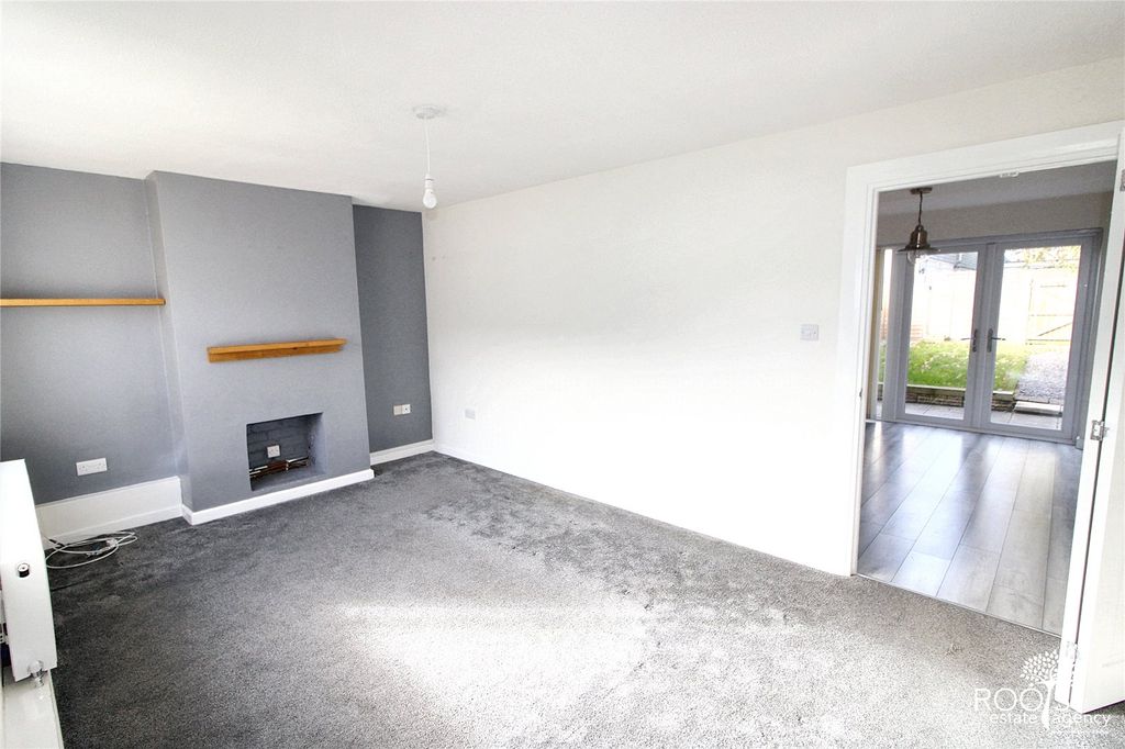 Property photo 3 of 13 Lounge