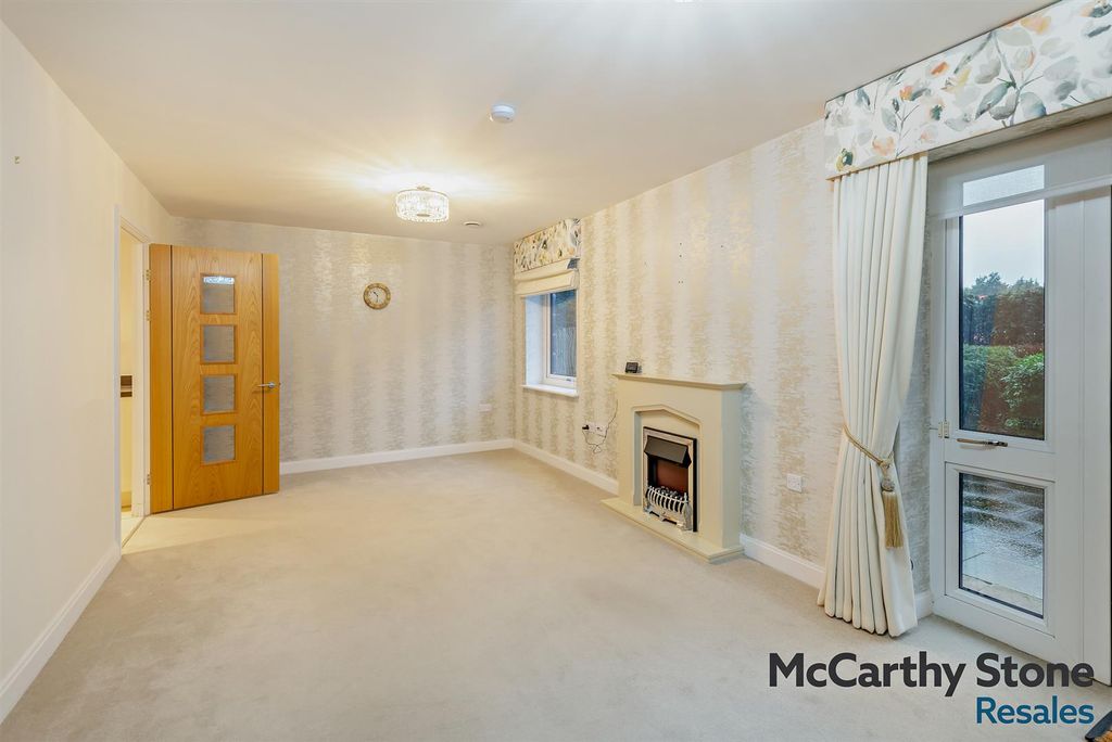 Property photo 2 of 19 8676281-Interior08-800.Jpg