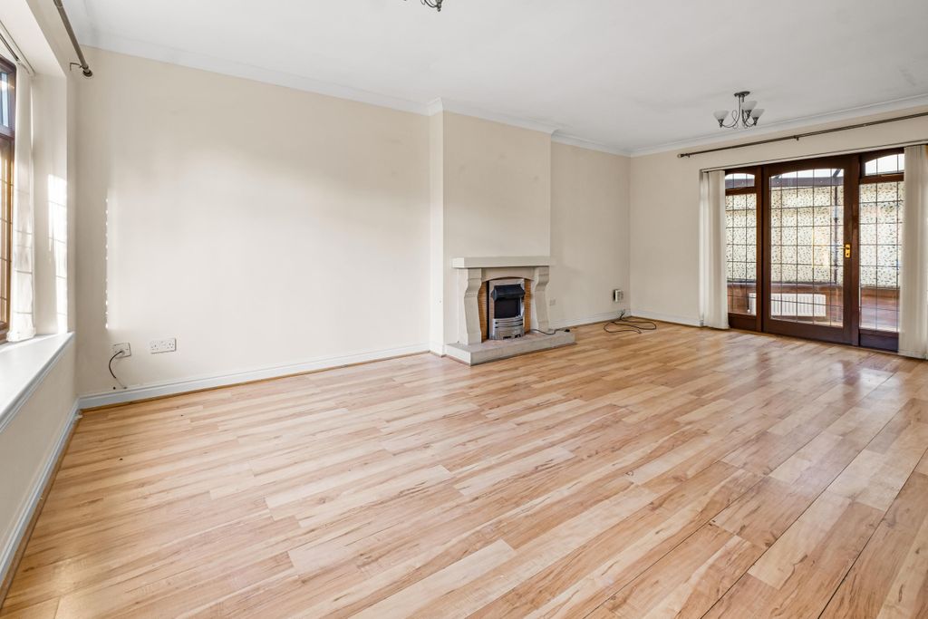 Property photo 2 of 20 Living Room