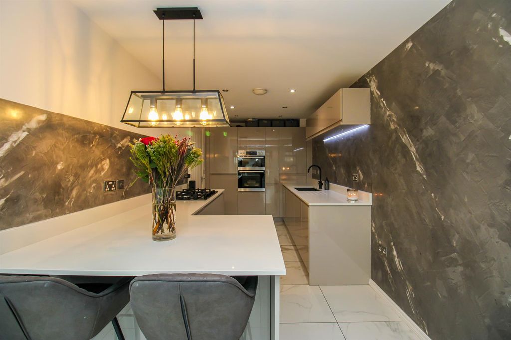 Property photo 3 of 19 Kitchen/Dining/Breakfast Room