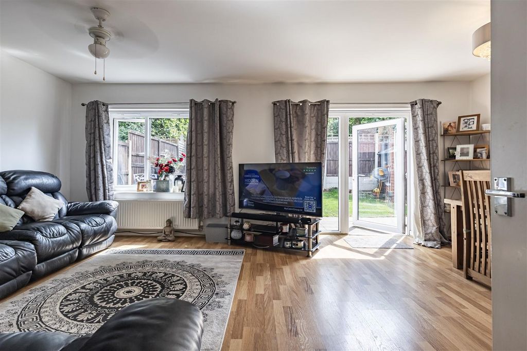 Property photo 2 of 19 12 Barkers Way   (1).Jpg