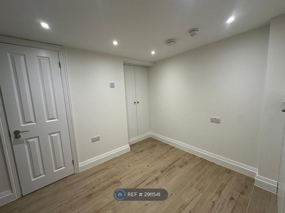 Property photo 3 of 12 Bed Room