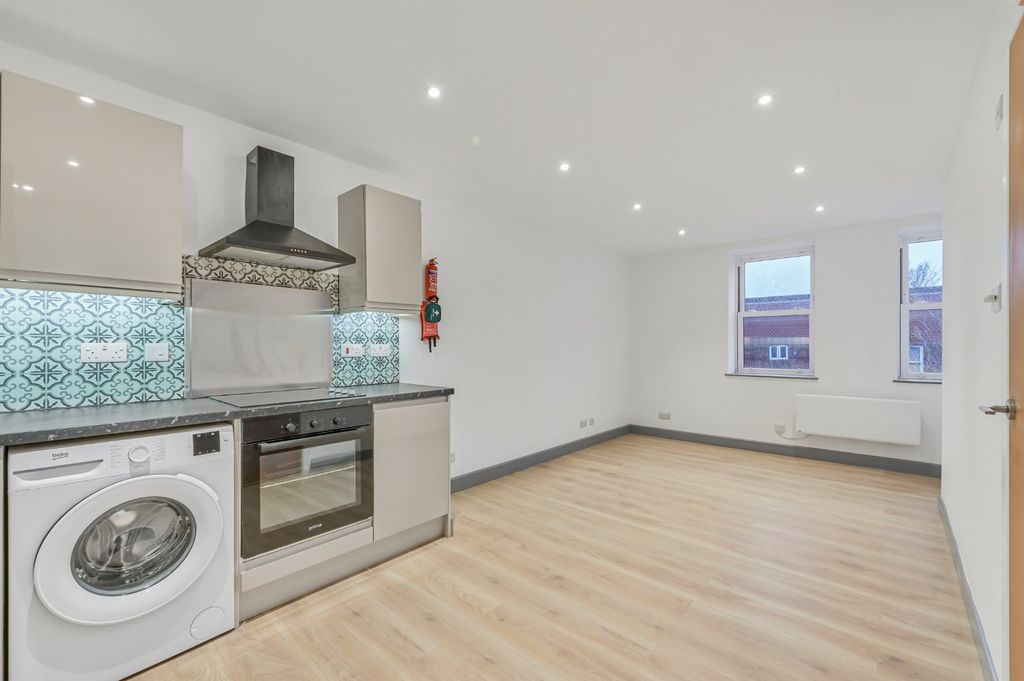 Property photo 1 of 18 Picture No. 09