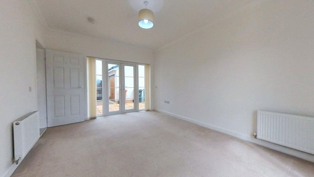 Property photo 2 of 28 Picture No. 34