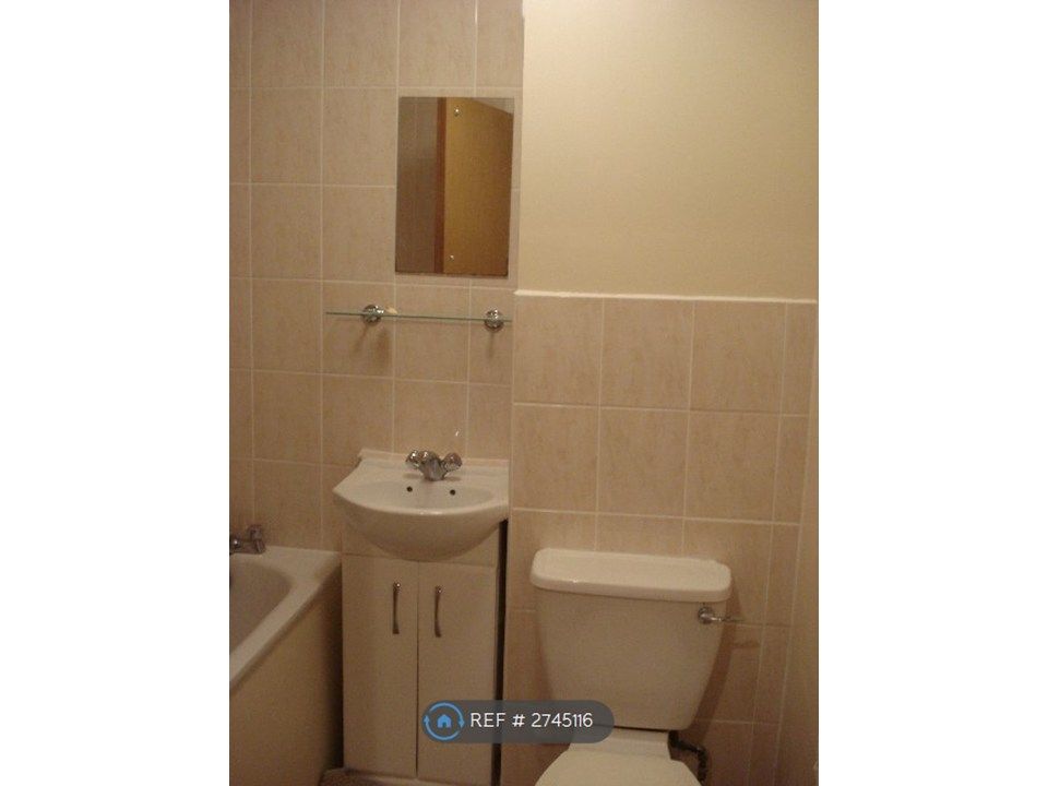 Property photo 3 of 11 Bathroom