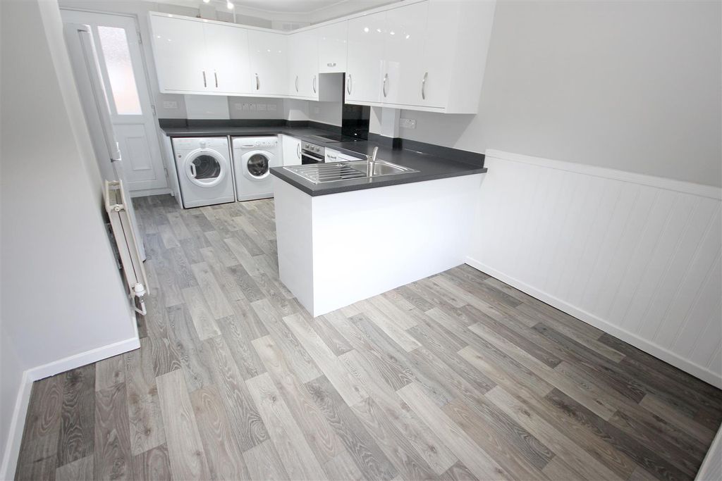 Property photo 2 of 16 Dining Kitchen