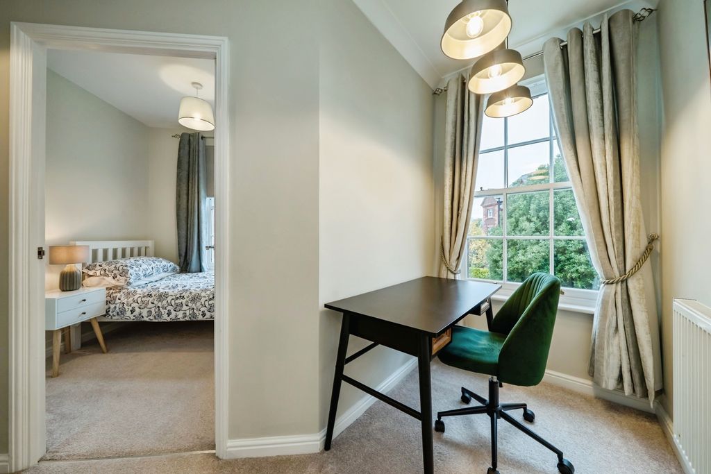 Property photo 3 of 17 Study Nook