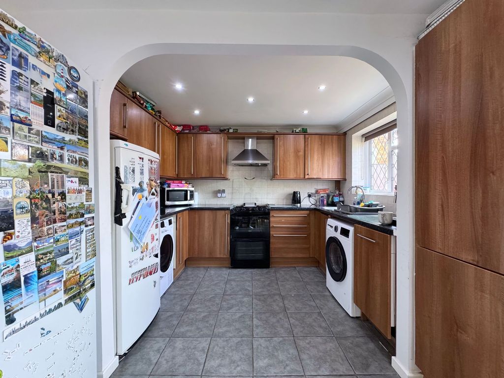 Property photo 2 of 20 Kitchen