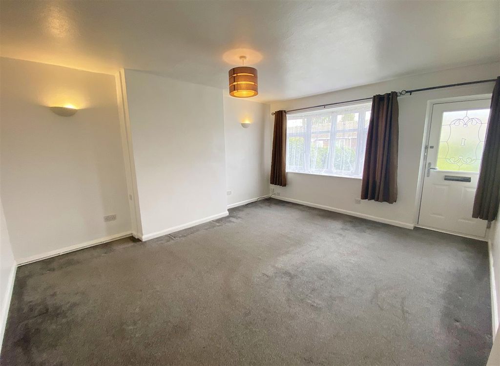 Property photo 3 of 13 Lounge
