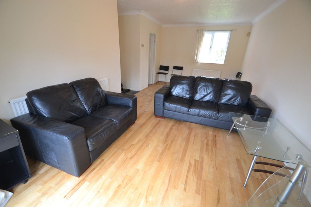 Property photo 2 of 7 Photograph 4