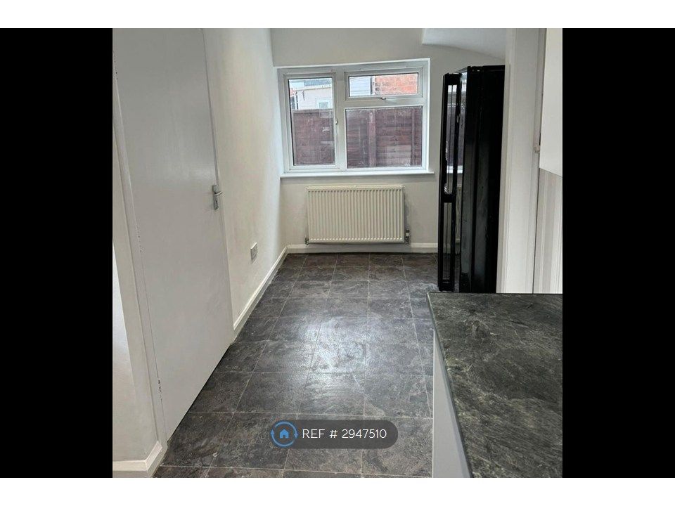Property photo 3 of 9 Kitchen
