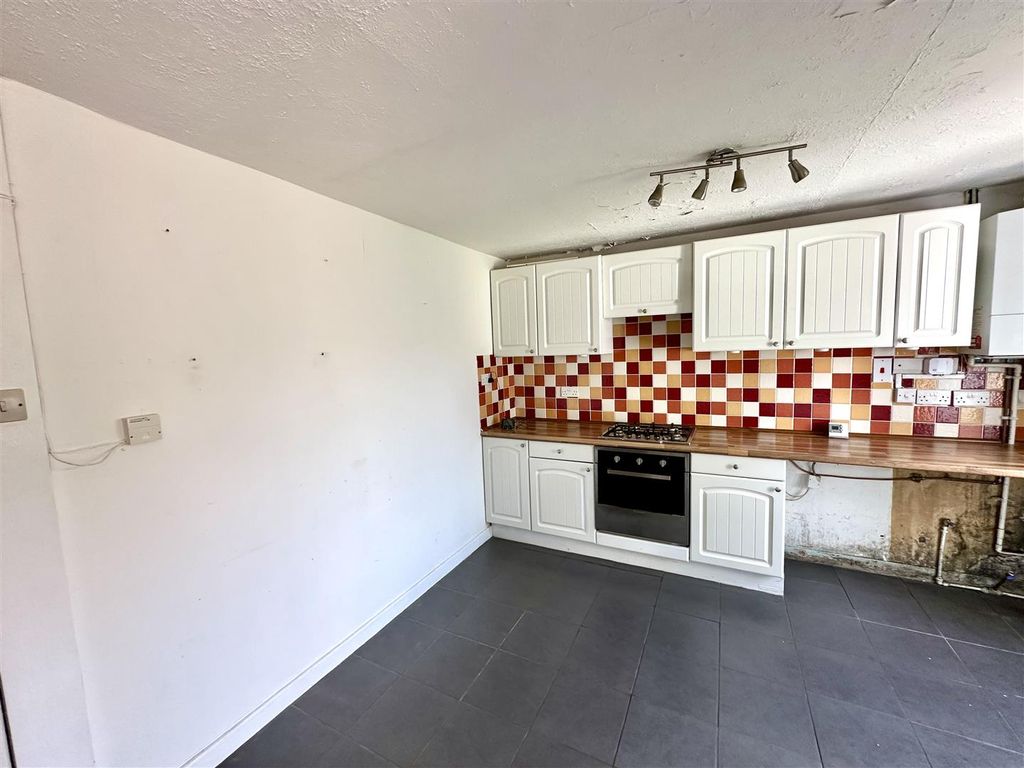 Property photo 3 of 12 Kitchen/Dining Room