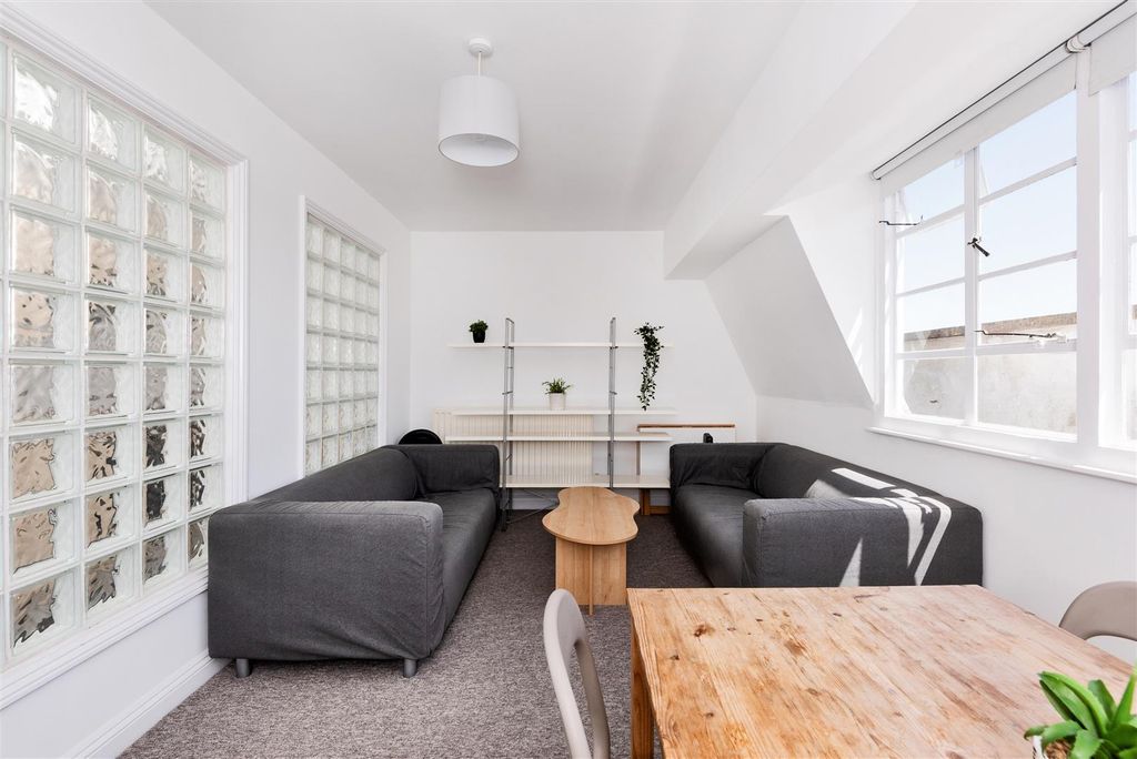 Property photo 2 of 11 Flat 5, 13 Charlotte Street, Bristol Bs1 5Pp-8.Jpg