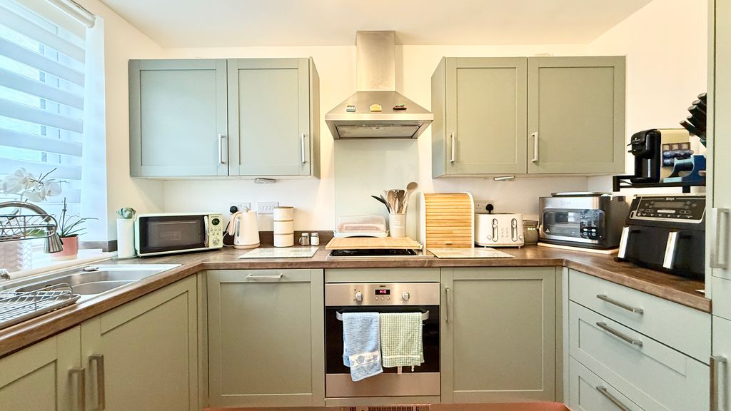 Property photo 3 of 13 Kitchen